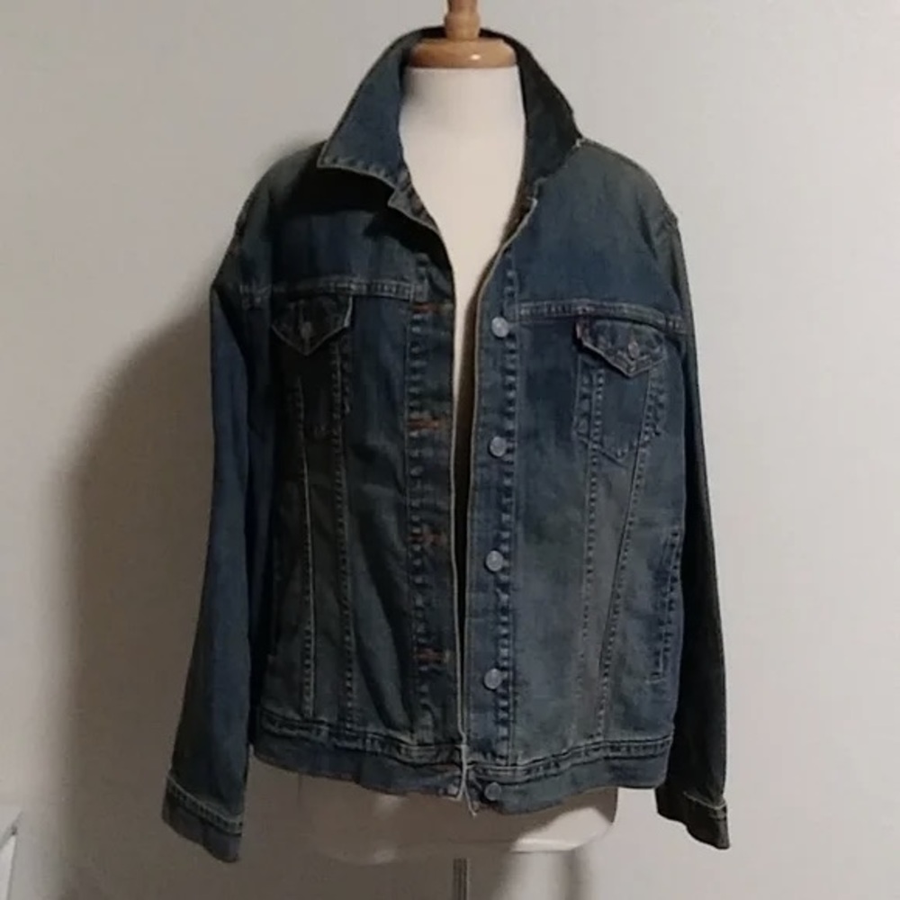 Levi’s women’s jean jacket (3x)